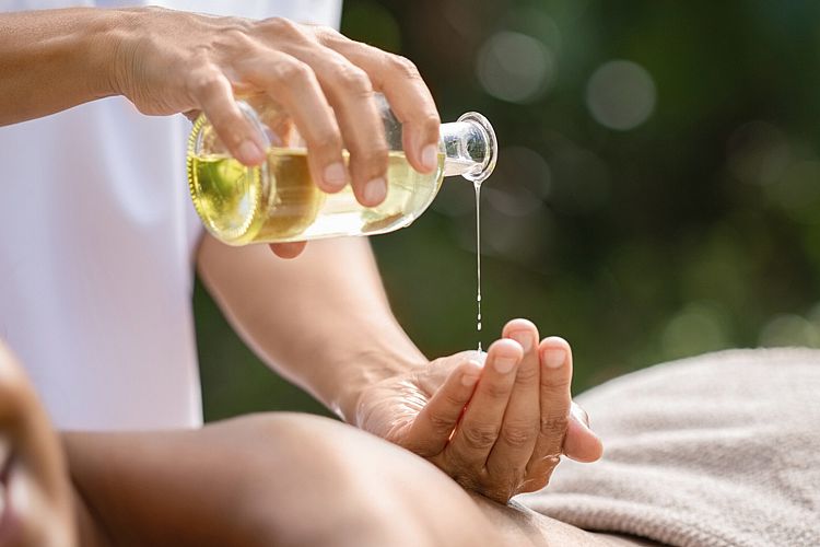 Oil massage in Jumeirah Village Circle (JVC)